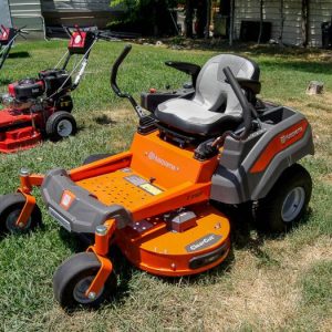 Husqvarna Z242F 42" Zero Turn Mower 21.5HP Kawasaki (Scratch and Dent)