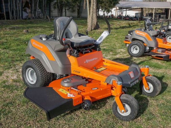 Husqvarna Z254F 54" Zero Turn Lawn Mower 23HP Kawasaki (Scratch and Dent)