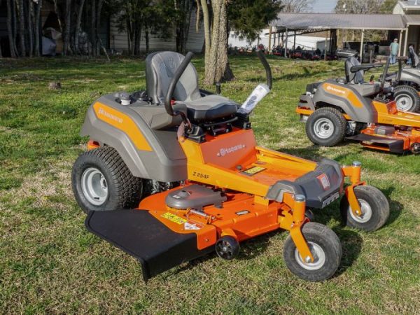 Husqvarna Z254F 54" Zero Turn Lawn Mower 23HP Kawasaki (Scratch and Dent)