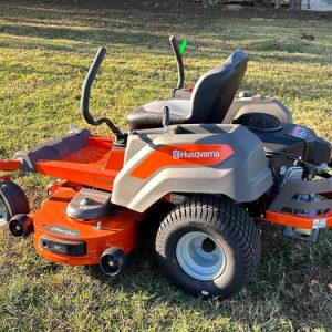 Husqvarna Z254F Prem. 24HP Kawasaki Zero Turn Lawn Mower (Scratch and Dent)