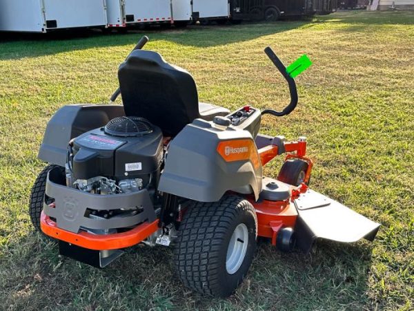 Husqvarna Z254F Prem. 24HP Kawasaki Zero Turn Lawn Mower (Scratch and Dent)