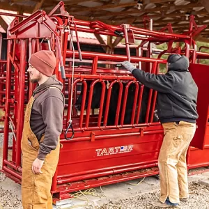 Tarter CattleMaster Series 6 Heavy-Duty Squeeze Chute with Manual Headgate