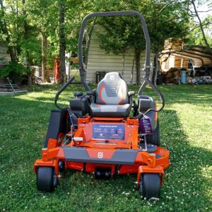 Husqvarna 54" Z454 Zero Turn Mower 22HP KAWASAKI (Scratch and Dent)