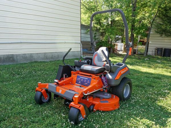 Husqvarna 54" Z454 Zero Turn Mower 22HP KAWASAKI (Scratch and Dent)