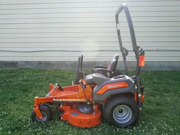 Husqvarna 54" Z454 Zero Turn Mower 22HP KAWASAKI (Scratch and Dent)