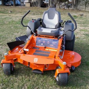 Husqvarna MZ61 61" Zero Turn Lawn Mower 24HP KAWASAKI (Scratch and Dent)