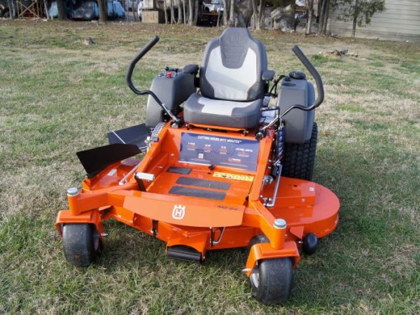 Husqvarna MZ61 61" Zero Turn Lawn Mower 24HP KAWASAKI (Scratch and Dent)