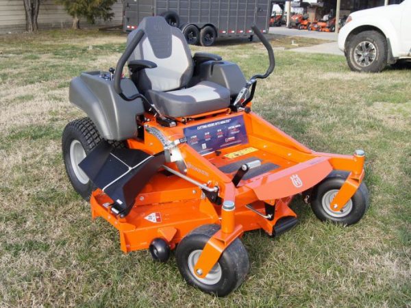 Husqvarna MZ61 61" Zero Turn Lawn Mower 24HP KAWASAKI (Scratch and Dent)