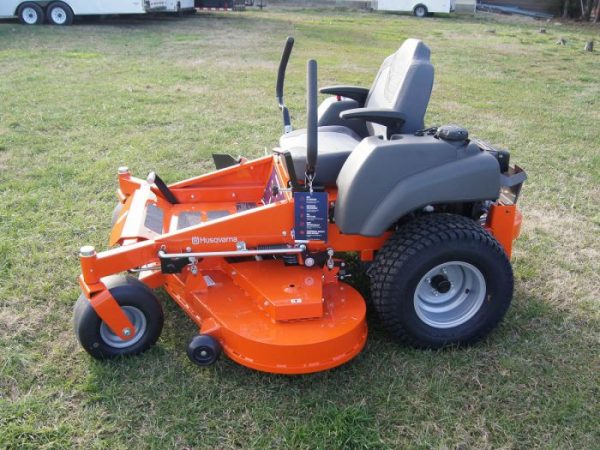 Husqvarna MZ61 61" Zero Turn Lawn Mower 24HP KAWASAKI (Scratch and Dent)