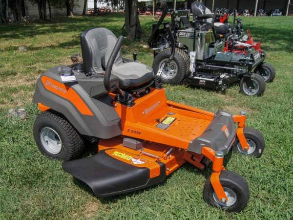 Husqvarna Z242F Kawasaki Zero Turn Lawn Mower 18HP Kawasaki