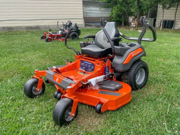 Husqvarna Z460 60" Zero Turn Mower 23HP KAWASAKI (Scratch and Dent)