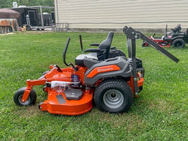 Husqvarna Z460 60" Zero Turn Mower 23HP KAWASAKI (Scratch and Dent)